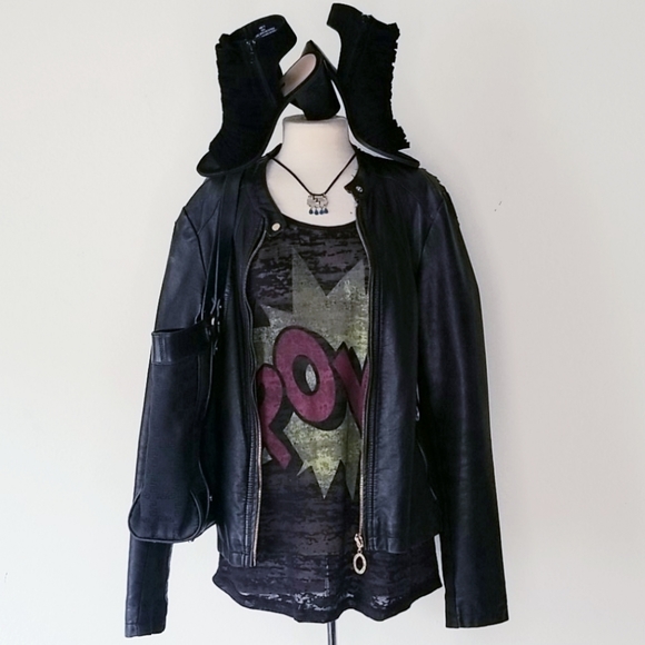 Stranded POW! ⚡ Top - Picture 4 of 8